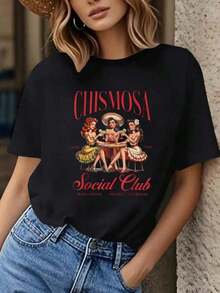 Camiseta Wo's Chismosa Social Club - Camiseta de estilo mexicano de inspiración latina - Camiseta negra de corte ajustado, adornada con vibrantes apliques culturales mexicanos (la palabra "Gossip"), de manga corta, cuello redondo, estilo casual, adecuada para eventos de habla hispana y para combinar con atuendos tradicionales mexicanos para el verano. - Negro - Ver 7