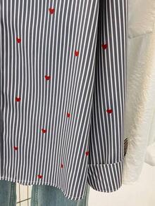 Blusa de mujer con cuello polo, estampado de corazones y rayas - Camisa casual de manga larga con botones, adecuada para uso diario en primavera, verano y otoño - Rayas grises - Ver 7