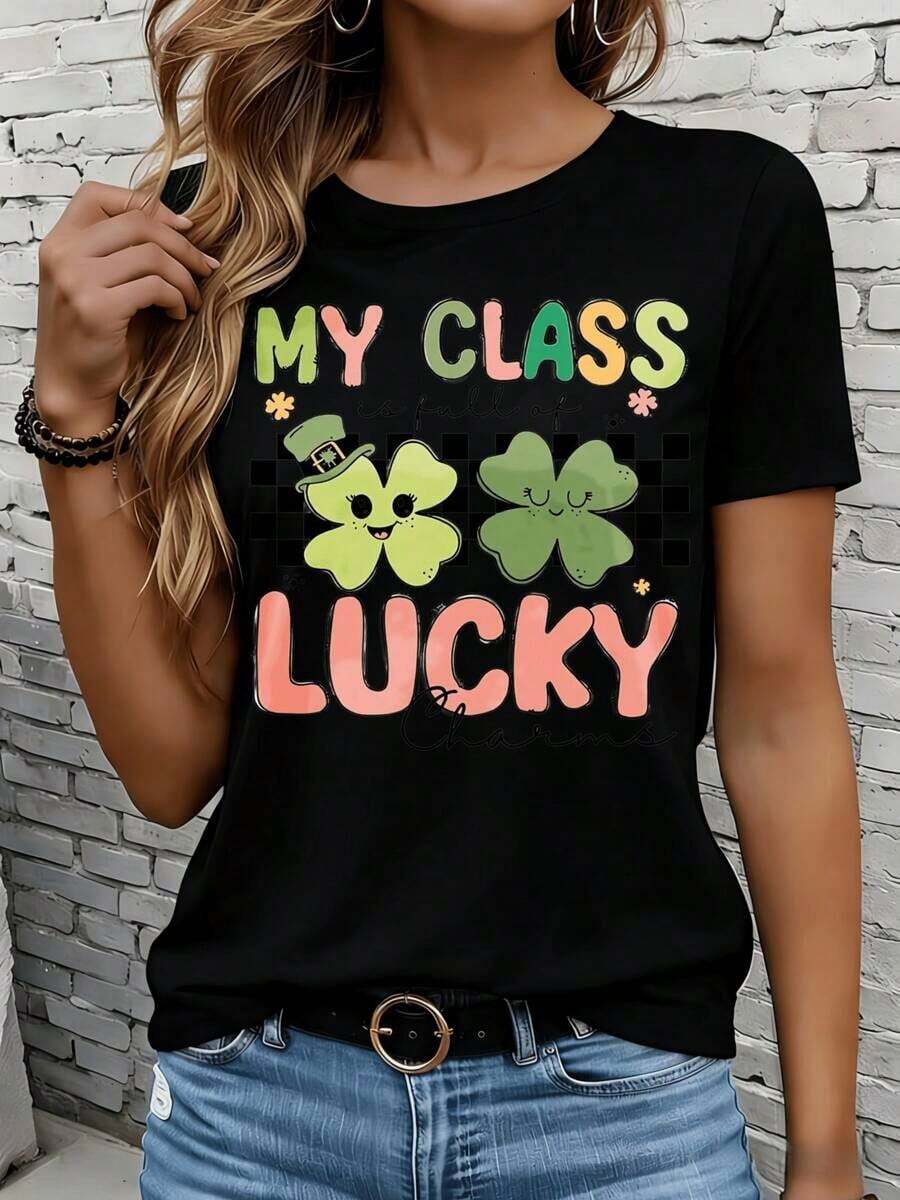 Women's Short-Sleeved T-Shirts In Black And White Are Suitable For Everyday Wear, Lounging At Home, And Outdoor Activities. My Classroom Is Full Of Lucky Charms. St. Patrick's Day T-Shirt For Teachers And Students With A Cute Shamrock Design. Perfect Gift For Holiday Parties. - 黑色 - 查看 1