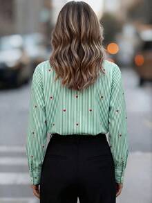 Blusa de mujer con cuello polo, estampado de corazones y rayas - Camisa casual de manga larga con botones, adecuada para uso diario en primavera, verano y otoño - Rayas verdes - Ver 11
