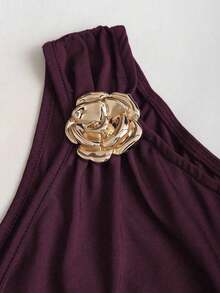 Conjunto de top de tirantes y minifalda plisada y con decoración de flores metálicas para mujer, ideal para el verano - Rojo violeta - Ver 6