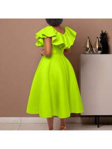 Elegant Summer Dress With Ruffles And A Full Skirt - Green - View 4