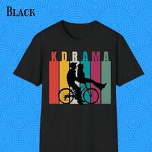 K-Drama T-Shirt Korean Drama Fan Uni Tee220g heavyweight 100% cotton T-shirt. Butterfly print. Unisex sizing. Round neck inspirational T-shirt. Cute and beautiful Y2K-inspired summer top, perfect for the outdoors, home, work, or street wear. Casual, loose-fitting everyday T-shirt. - Negro - Ver 1