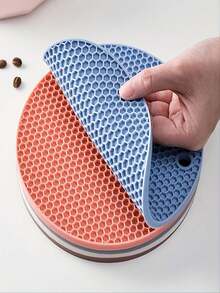 4 piezas Almohadillas de silicona con panal resistentes al calor, aislamiento de alta temperatura, posavasos antideslizantes para cocina y mesa de comedor - Ver 5