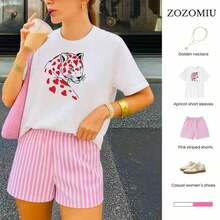 Una camiseta de manga corta para mujer con estilo retro americano, de corte holgado y con diseño estampado (los pantalones son solo para sugerencias de estilo). Esta pieza sencilla y elegante presenta un patrón de letras impresas con temática tropical, lo que la convierte en un elemento imprescindible para crear un look relajado de vacaciones, perfecto para ocasiones como el Día del Trabajo y el Día de la Independencia de México. - Blanco - Ver 1