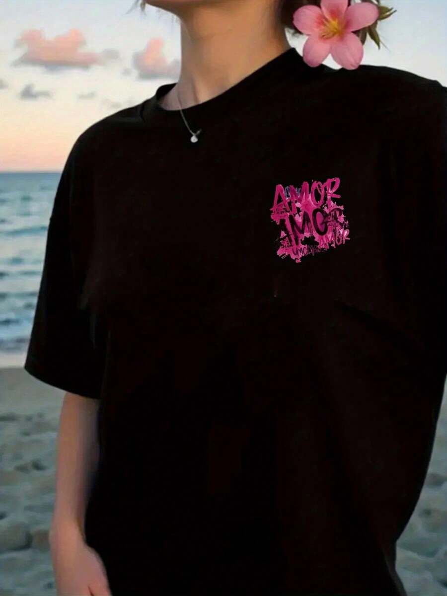 Camiseta de Mujer con Frases de Amor en Español - Estampado en la Espalda con "AMOR" y Texto en Español, Cuello Redondo Casual, Manga Corta, Color Negro con Letras Rosadas, Ropa Casual para Primavera, Verano y Otoño, Diseño en Español, Lavable a Máquina, Ajuste Cómodo con Elasticidad Media, Estampado Frontal y Trasero con "AMOR" y Frases en Español, Corte Relajado para Mujer, Ropa Casual y Elegante Estilo Y2k. - Negro - Ver 1