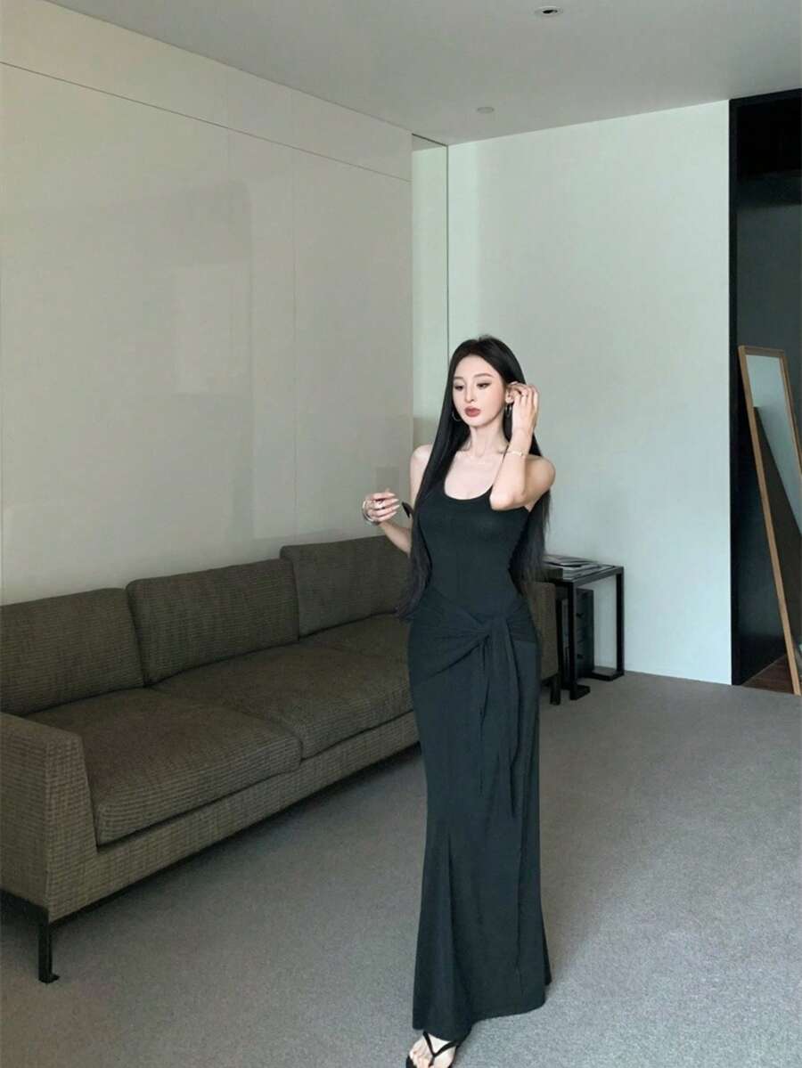 Women's Halter Neck Dress, Dark Greyish Green, Knit Design With Knot At The Waist And Decorative Ribbons, Fitted Stretch Fabric, Modern Elegant Style, Ideal For Everyday Wear. - 黑色 - 查看 1