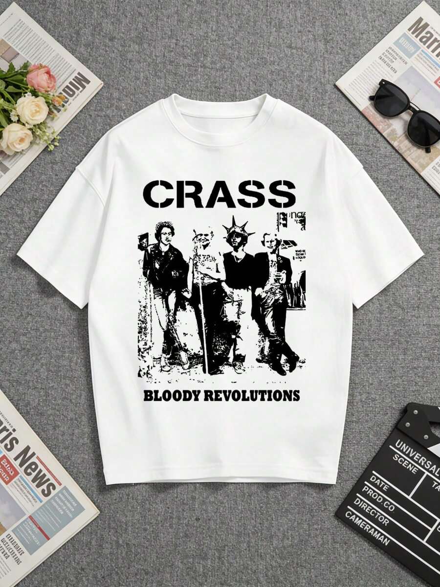 Camiseta blanca, con un llamativo estampado de "CRASS BLOODY REVOLUTIONS". Perfecto para los fans del punk rock y de temas revolucionarios. Ideal para regalar a los amantes de la música y a quienes aprecian los diseños audaces y atrevidos. Una camiseta de manga corta adecuada para el hogar, el uso diario, fiestas y viajes, perfecta como regalo para amigos o familiares. - Blanco - Ver 1