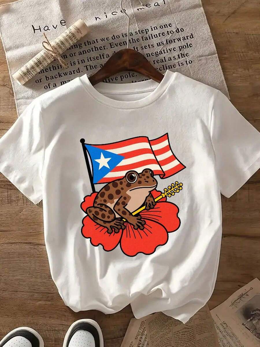 100% T-Shirt | Unisex, Comfortable Fabric, Casual Wear, Brown Spotted Frog Design On Red Hibiscus Flowers - T-Shirt With Background Decorated With Fashion Bag, Slippers And Wooden Hanger. - 白色 - 查看 1