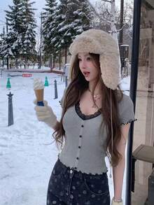 女士蕾丝边针织上衣，甜美街头风V领修身短袖衬衫，灰色，适合约会、早午餐、上学以及春夏至初秋季节，是情人节、复活节和返校季的理想之选。 - 灰色 - 查看 4