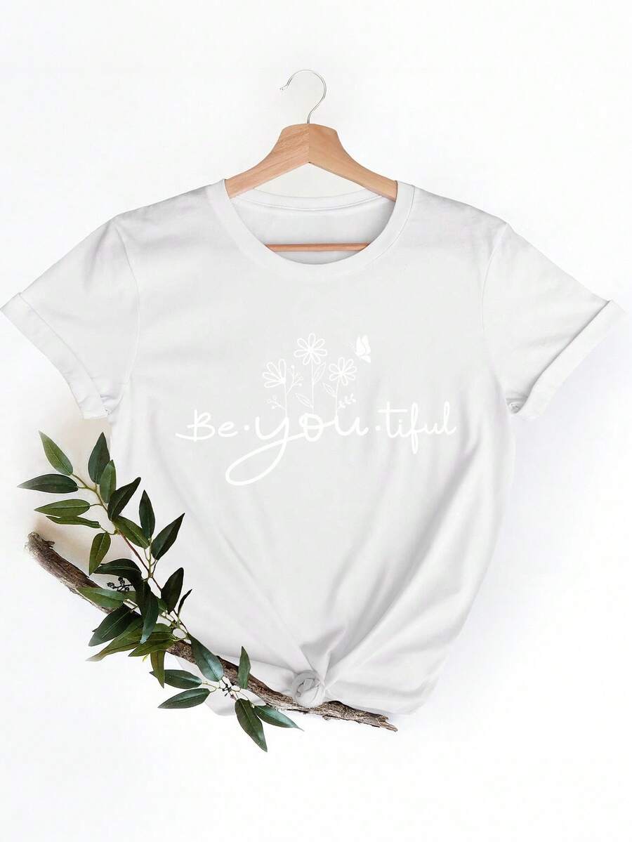 Camiseta blanca de mujer con estampado frontal que e 'Be You Tiful' con diseño floral, perfectara un uso cómodo y informal en la moda cotidiana