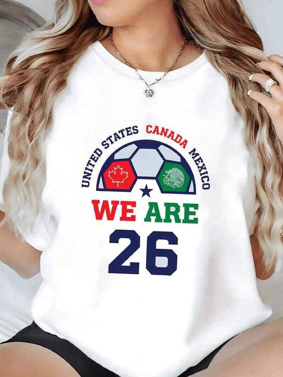 A Symbol Of Unity Between Mexico, Canada, And The United States, Inside A Soccer Ball Representing The Power Of Football And The Brotherhood Between Nations. A Comfortable And Modern 100% Cotton Women's T-Shirt To Show Continental Pride. - 黑色 - 查看 1