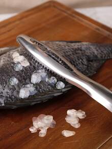 1pc Stainless Steel Fish Scale Scraper, Manual Fish Scaler, Kitchen Fish Descaling Tool, Double-Sided Serrated Quick Descaling, Suitable For Freshwater & Saltwater Fish, One-Piece Easy To Clean And Store, Kitchen Essential - View 11