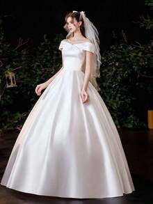 Elegante vestido de novia de satén con hombros descubiertos para mujer, de estilo sencillo y cortesano. - Blanco - Ver 6