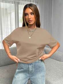 Camiseta básica para mujeres con diseño sencillo de corta por delante y larga por detrás - Caqui - Ver 3