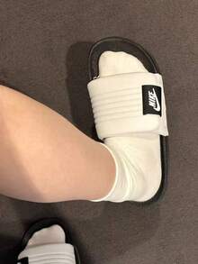 Dép xăng đan Nike Offcourt thoải mái, kiểu dáng thường ngày, dành cho nam, màu đen và trắng. - Đen và trắng - Xem 3