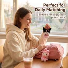 Móc khóa hình thú nhồi bông Hello Kitty My Melody Kuromi chính hãng của Sanrio, thiết kế hoa anh đào, thích hợp để trang trí túi xách, ba lô, ví và túi tote, tuyệt vời cho sử dụng hàng ngày và làm quà tặng dịp lễ. - Nhiều màu - Xem 7