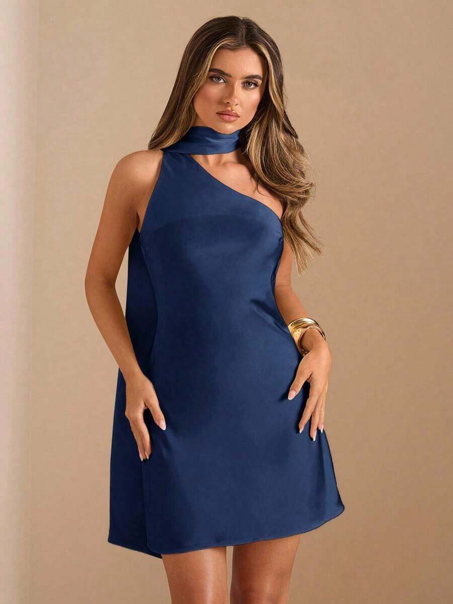 Vestido mini de satén elegante con hombros asimétricos y espalda descubierta en unicolor amarillo crema, vestido mini elegante con estampado, vestido mini sexy con espalda descubierta, vestido mini de satén amarillo con espalda descubierta, vest - Azul marino - Ver 1