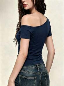 Camiseta corta de manga corta con hombros descubiertos y lunares en blanco y negro para mujer, top corto de ajuste ceñido - Azul marino - Ver 4