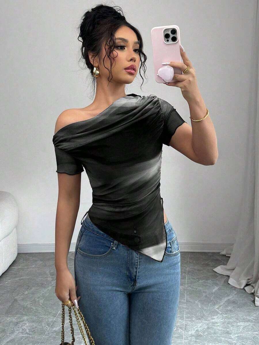 Camiseta de mujer de manga corta con hombro asimétrico y estampado de teñido anudado - Negro - Ver 1