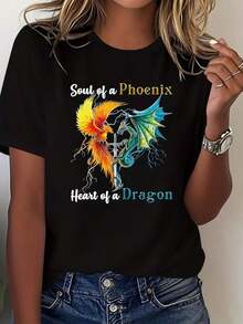 Talla Grande - Talla Grande - Una camiseta elegante y casual de cuello redondo para mujeres de tallas grandes, con un diseño estampado de 'El Alma de un Fénix, el Corazón de un Dragón' que encarna una sensación de fantasía y poder, perfecta para primavera y verano. - Blanco - Ver 6