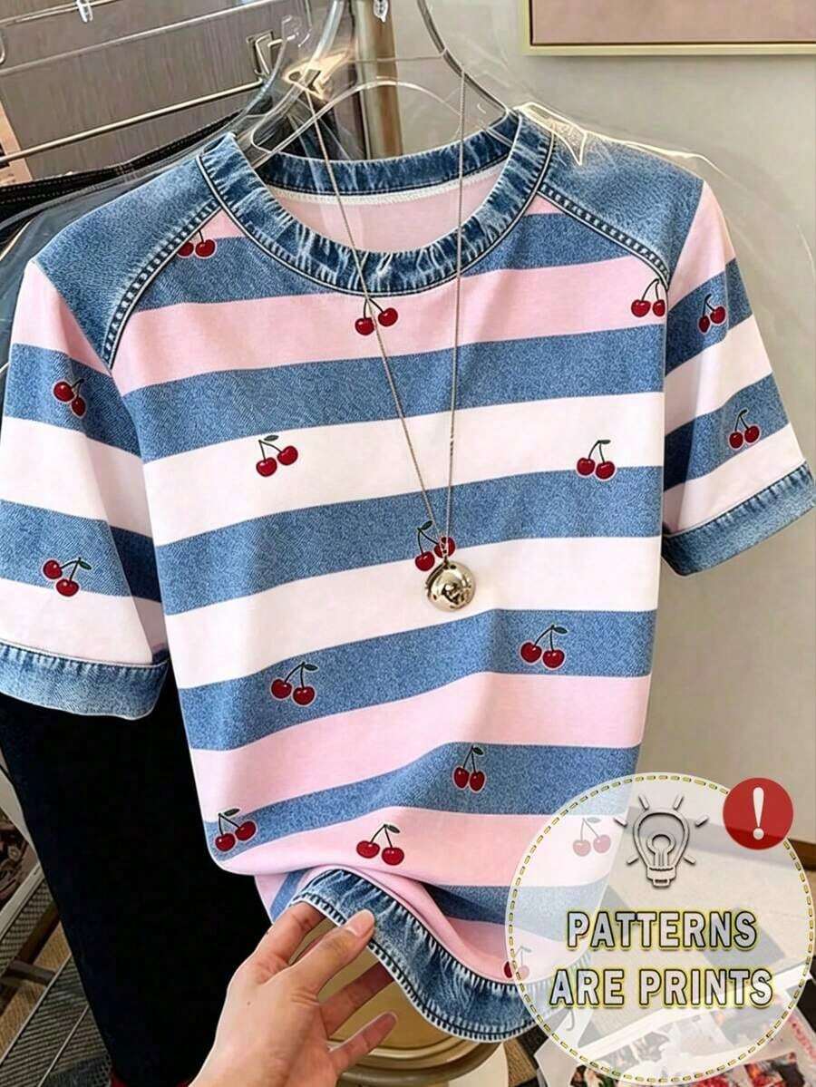Camiseta casual y de moda para mujer con efecto de parche de mezclilla, estampado a rayas y de cerezas digitales, cuello redondo - Azul - Ver 1