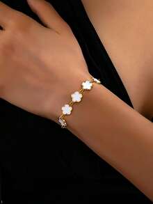 1pc Burgundy Five-Petal Flower Bracelet, Minimalist Elegant Design, Versatile For Daily Wear And Formal Occasions - Chain Bracelet - View 3