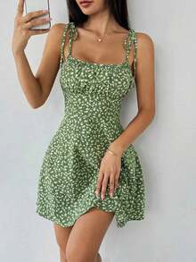Vestido mini con tirantes de espagueti y estampado floral ditsy con lazo - Verde 2 - Ver 7