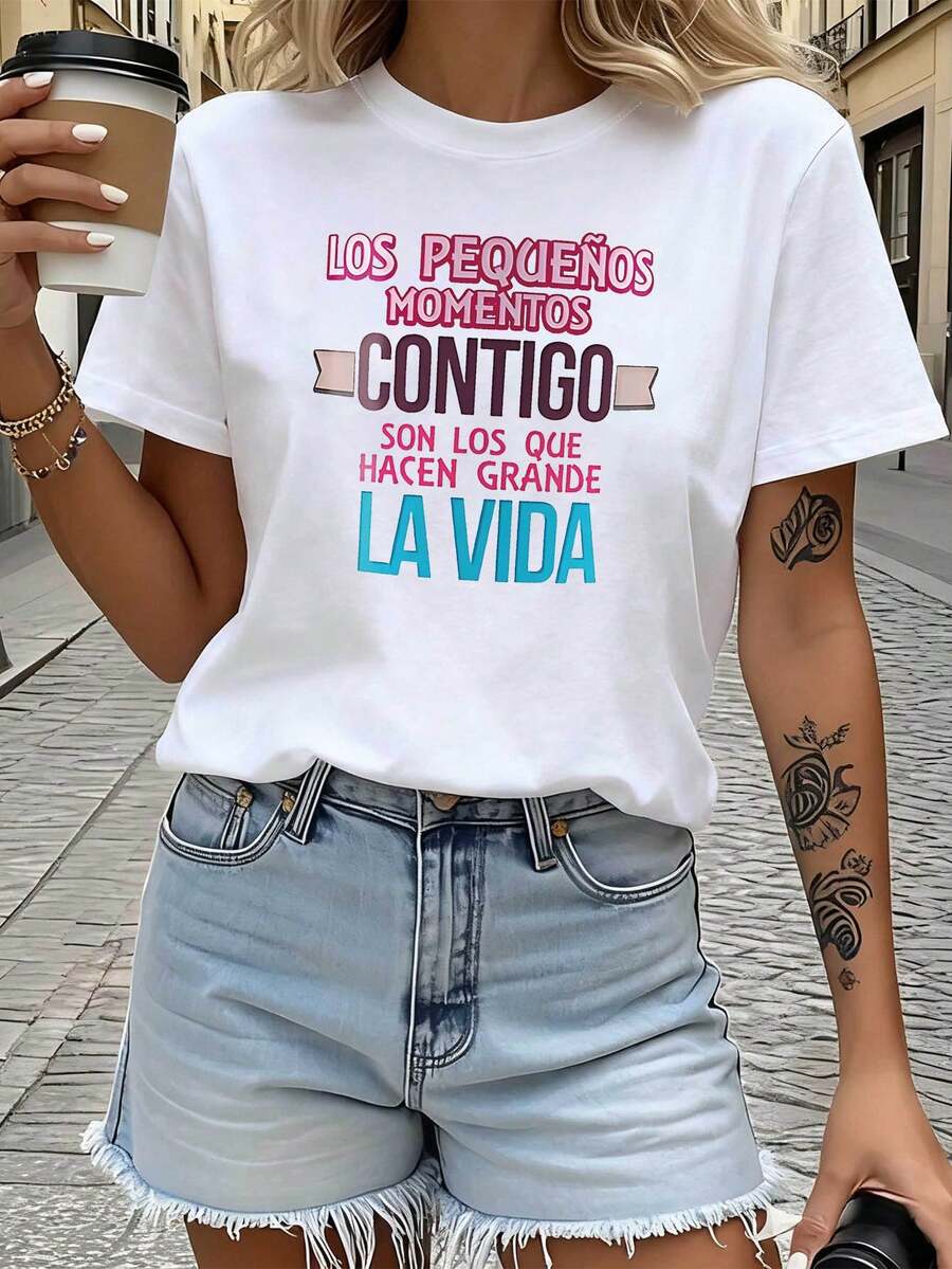 Little Moments With You Make Life Great. Warm Spanish Print. Short Sleeve T-Shirt. Summer Style. Crew Neck Top. Everyday Streetwear. Versatile Item. Festival Vibe. Soft Women's Clothing. - 白色 - 查看 1