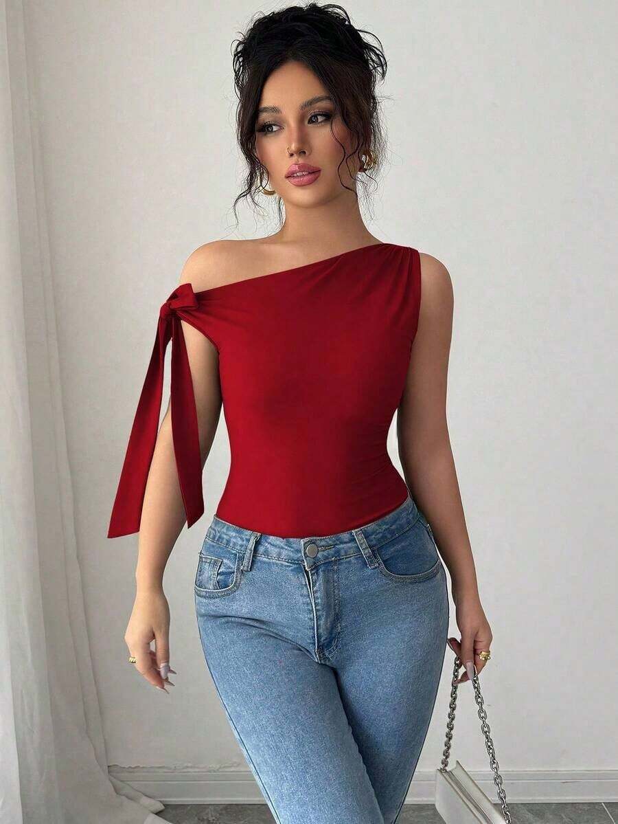 Camiseta de mujer de unicolor elegante con hombros oblicuos y nudo, para verano - Rojo - Ver 1