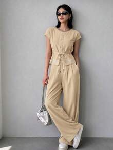 A&DD MODA, REF: AS1990 - Women's Set Consisting Of A Short-Sleeved Blouse And Pants. The Blouse Has A Round Neckline With Details And Buttons. The Pants Have A Straight Cut For A Slimming Effect. This Casual Yet Elegant Set Is Ideal For Special Occasions And Social Events, Creating A Complete And Sophisticated Look. - 米色 - 查看 6