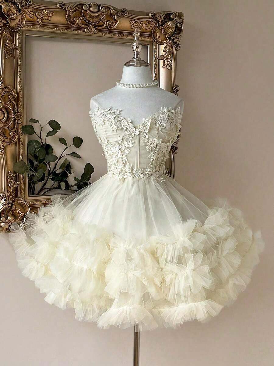 Elegante y lujoso vestido corto hecho a mano con aplicaciones bordadas, encaje de ganchillo y parches de satén, con abertura en la cintura, adecuado para citas, fiestas de solteros, galas, bailes, Día de San Valentín - Beis - Ver 1