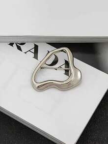 1pc Minimalist Asymmetrical Hollow Silver Brooch, Abstract Design Women's Pin, Suitable For Sweaters, Coats, Scarves And Other Daily Clothing Decoration - Silver - View 3
