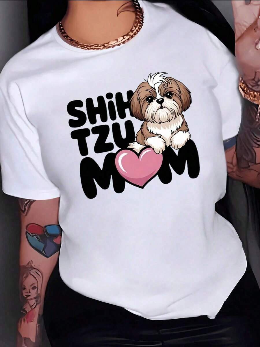 Imagen de un adorable perro Shih Tzu junto a un corazón rosado que simboliza amor y ternura hacia las mascotas perfecta para madres que aman a sus perros camiseta para mujer 100% algodón - Blanco - Ver 1