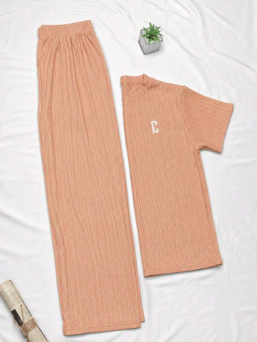 Conjunto de dos piezas informal y holgado para el hogar, ligero y bordado con la letra C para primavera y verano, compuesto por camiseta y pantalones largos, 1 unidad - Rojo - Ver 1