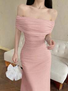 Vestido largo elegante de mujer con hombros descubiertos, cintura fruncida y malla, adecuado para bodas, eventos formales y fiestas de gala - Rosa - Ver 9