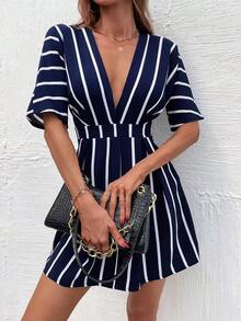 Vestido corto de verano casual de vacaciones para mujer con estampado de rayas y cuello en V profundo con cintura ceñida - Azul marino - Ver 4