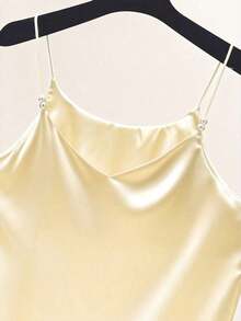 Elegante camiseta de satén con escote en V francés delicado y decoración de perlas, adecuada como prenda de superposición para mujeres - Amarillo claro - Ver 3