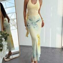Women's Summer Vacation Outfit: Tropical Floral Print Draped Neck Crop Top And Mermaid Ruffle Skirt Sexy Set. Summer Beachwear, Women's Beach Vacation Outfit, Bohemian Tropical Vacation Women's Wear, Floral Mesh Women's Beachwear, Yellow Floral Print Set, Tropical Vacation Women's Wear, Summer Set. - Amarillo claro - Ver 5