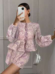 Conjunto informal de 2 piezas con blusa de manga farol con lazo delantero con estampado floral y pantalones cortos para mujer en otoño.Set de 2 piezas con tela texturizada de unicolor y tela bordada.Conjunto de camisa de encaje con cordones y pantalones cortos de manga larga. - Rosa - Ver 4