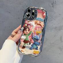 Disney Lilo & Stitch Phone Case, Cartoon Art Protective Cover. Compatible With IPhone 17, 16, 15, 14, 13, 12, 11 Pro Series, Featuring Plush Stitch And Vanellope From Wreck-It Ralph In A Pink Candy Kitchen With Baking Chaos And "CHAOS" Letter Print, Perfect For Animation Fans, Ideal For Birthdays, Holidays, Anniversaries, Graduation Gifts, Or Any Special Occasion To Surprise Family, Friends, Classmates, And Loved Ones. - 銀色 - 查看 5
