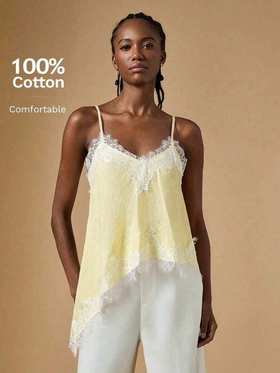 Camiseta de mujer de verano con encaje asimétrico, top blanco, regalo de San Valentín para mujeres, top elegante de mujer, top de verano, vacaciones de mujer, estilo de dinero antiguo / Top camisero de mujer con ribete de encaje de satén y cuello - Amarillo claro - Ver 1