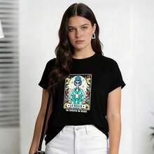 Ropa de verano para mujer, camiseta de algodón suave y casual con cuello redondo, estampado con letras de "NO CAFECITO NO MAGIA" y diseño de personaje de bruja esqueleto con cartas de tarot. Color blanco. - Negro - Ver 3