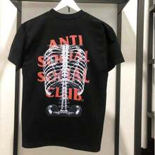 1 pieza de camiseta unisex de manga corta y cuello redondo, diseñada por artistas de Y2K en el estilo Bababask, hecha de 100% algodón puro. Son informales y versátiles, adecuados para ropa urbana, salidas diarias, campamentos, conciertos, eventos de hip-hop, rock y rap, y presentan diseños inspirados en celebridades. Ideal para festivales, otoño y uso durante todo el año, con el motivo Anti Social Club. - Negro 14 - Ver 7