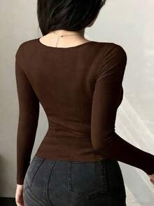 Camiseta corta de mujer con cuello en V, manga corta y ajustada - Café integral - Ver 3