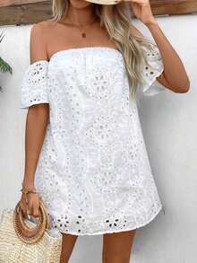Vestido de verano de unicolor para mujer con hombros abiertos, con patrón bordado calado, mini vestido corto para vacaciones y playa - Blanco - Ver 6