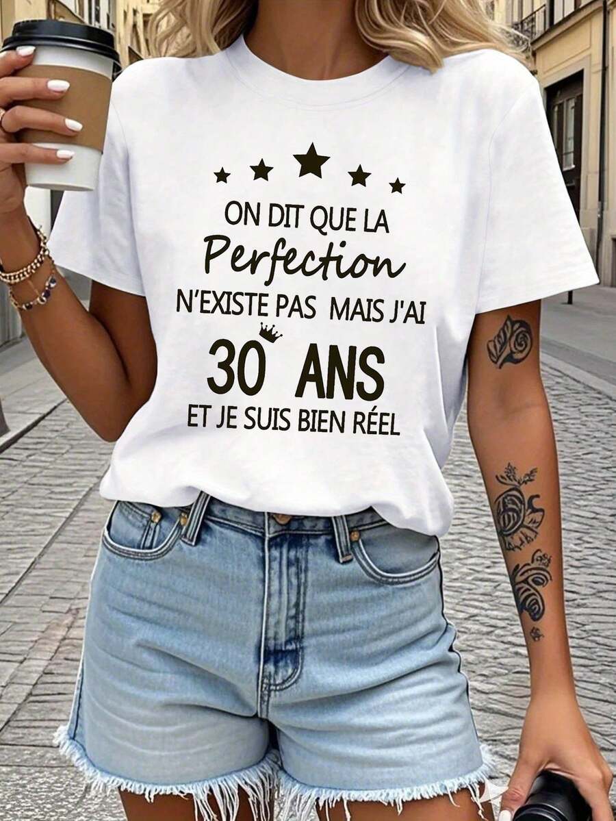 They Say Perfection Doesn't Exist, But I'm 30 And I'm Very Real. A Playful Text Print On Women's Short-Sleeved Crew Neck Casual T-Shirts For Spring And Summer, Perfect For Everyday Wear, Outings, Holiday Gifts, And Birthday Parties. - 白色 - 查看 1