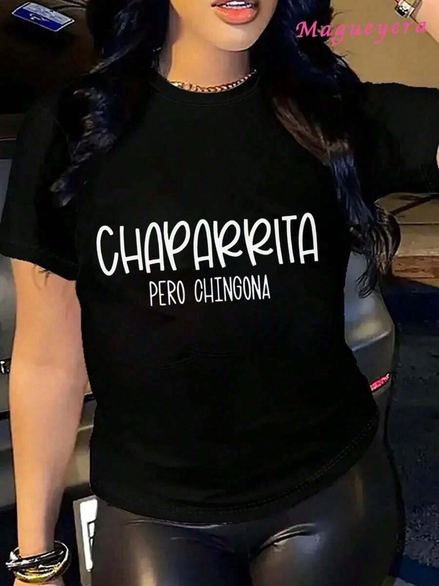 Divertida Camiseta Gráfica 'Chaparra Pero Chingona' para Mujeres Modernas, Casual y con Estilo, para Salidas con Amigas y Fiestas, Disponible en Tallas Pequeñas a Grandes, Color Negro, Moda y Creativa, Gran  en Ropa. AKFX - Negro - Ver 1