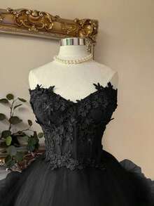Elegante y lujoso vestido corto hecho a mano con aplicaciones bordadas, encaje de ganchillo y parches de satén, con abertura en la cintura, adecuado para citas, fiestas de solteros, galas, bailes, Día de San Valentín - Negro - Ver 2