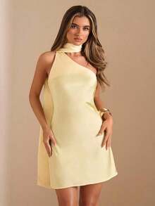 Vestido mini de satén elegante con hombros asimétricos y espalda descubierta en unicolor amarillo crema, vestido mini elegante con estampado, vestido mini sexy con espalda descubierta, vestido mini de satén amarillo con espalda descubierta, vest - Amarillo - Ver 5